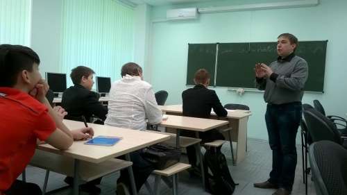 Конурсанты на встрече в Техническом уиверситете